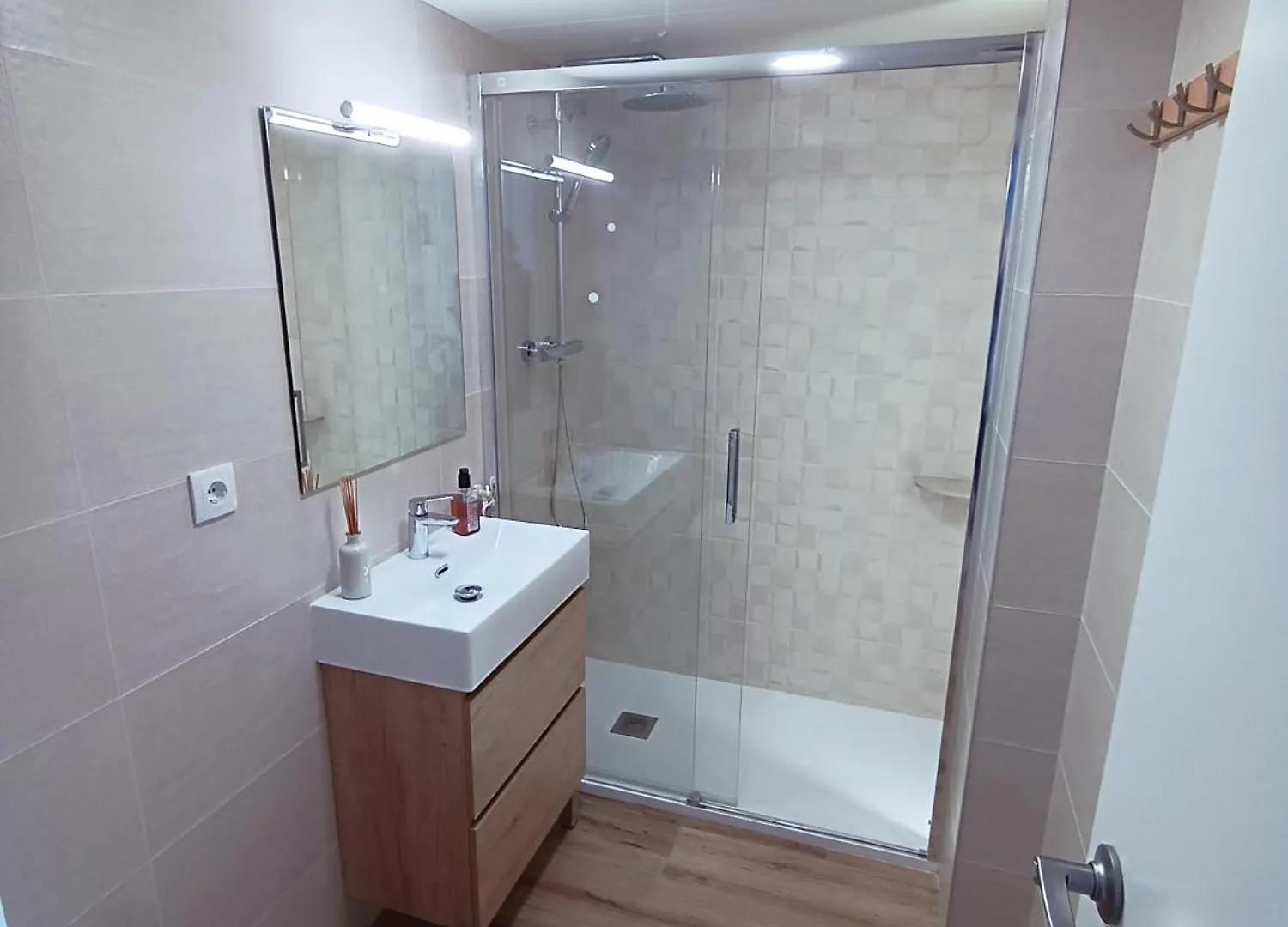 Apartamento Nuevo En Calella Totalmente Reformado Con Parking Privado