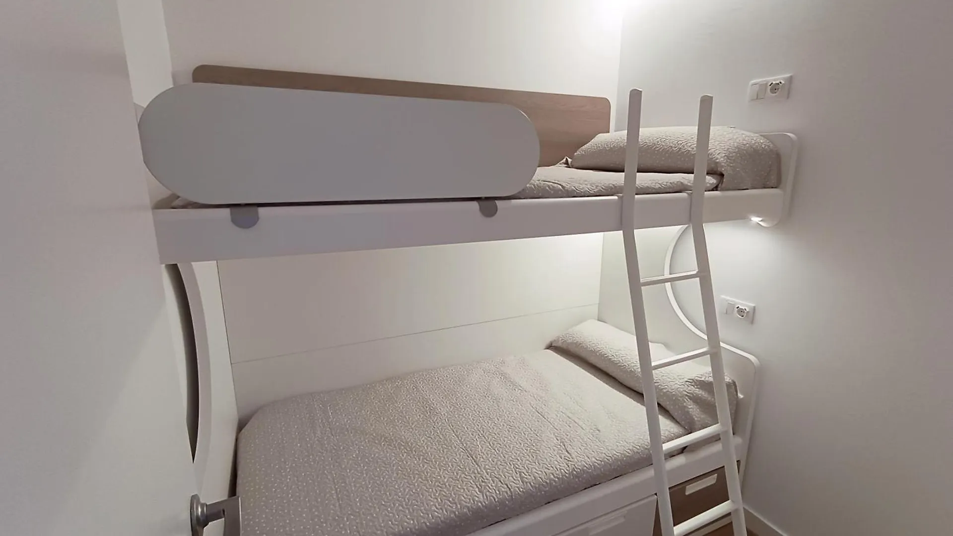 Apartamento Nuevo En Calella Totalmente Reformado Con Parking Privado Apartment